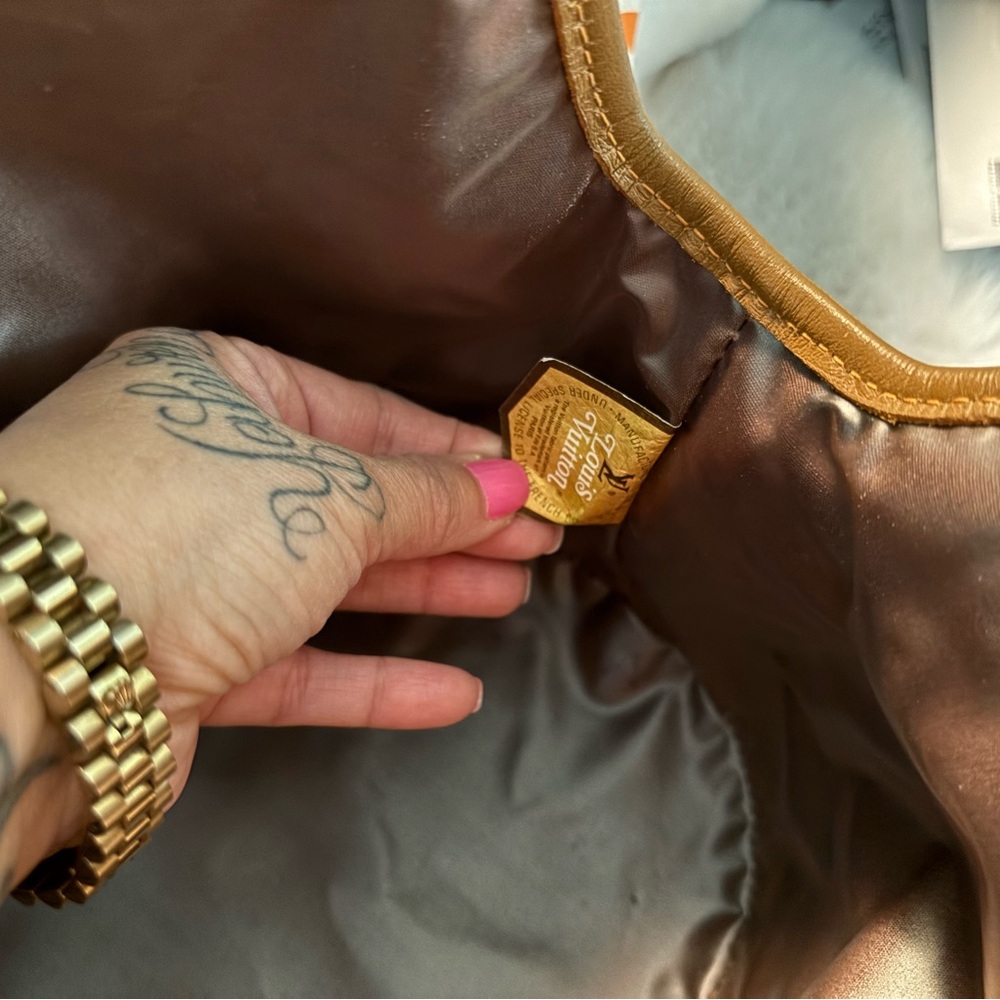 Louis Vuitton - Picture 5 of 13
